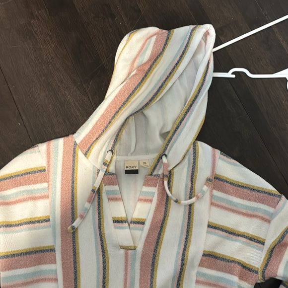 Roxy hoodie, size medium, never worn - Picture 2 of 3